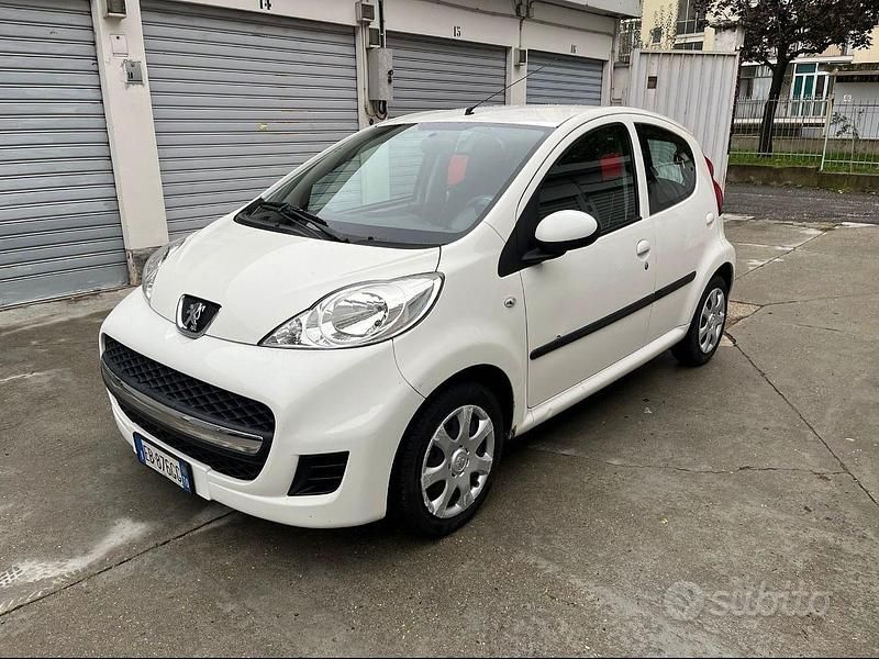 Usata Peugeot 107 68 CV (50 kW) 2010 Bianco Utilitaria