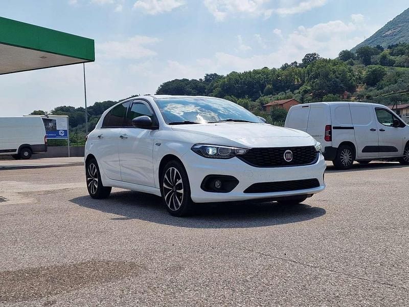Bianco Usata 2017 Fiat Tipo Pop Tre volumi | 7500 € (Cara) - Immagine 1/4