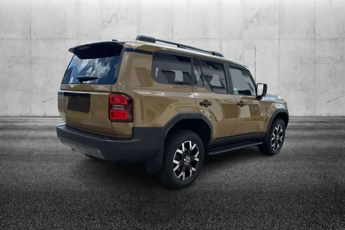 Usata Toyota Land Cruiser Lounge 205 CV (150 kW) 2024 Marrone Station wagon