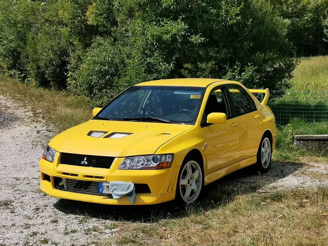 Usata Mitsubishi Lancer 280 CV (205 kW) 2001 Giallo Berlina
