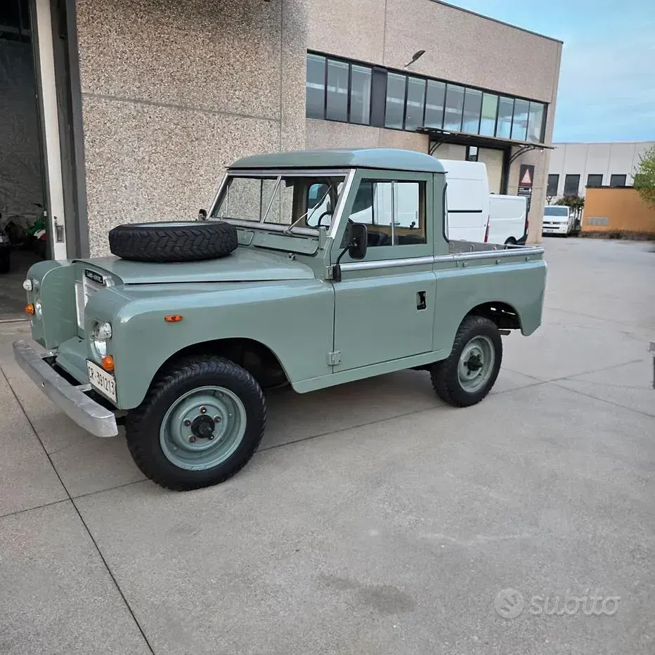 Usata Land Rover Defender 68 CV (50 kW) 1988 SUV