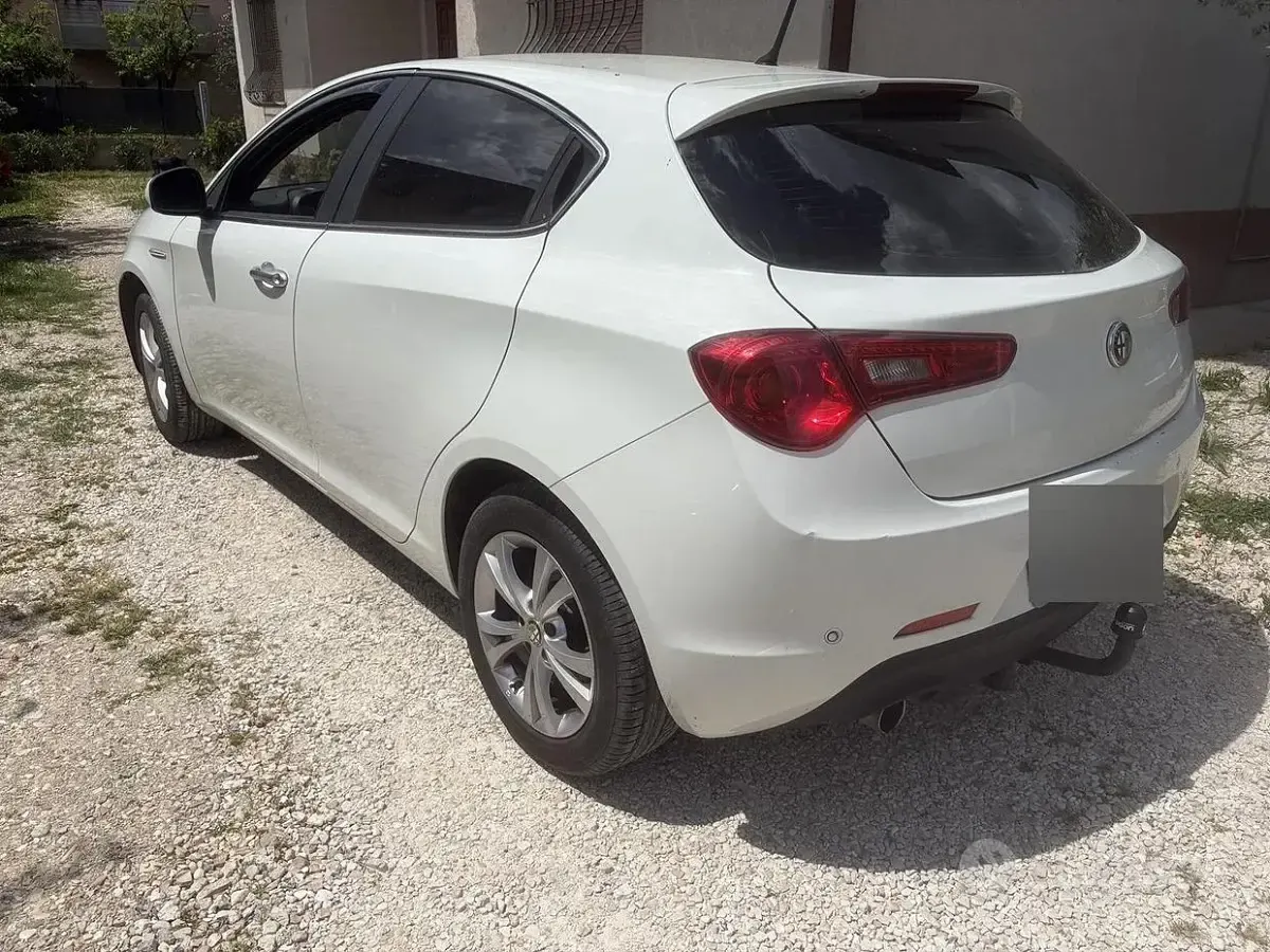 Usata Alfa Romeo Giulietta 105 CV (77 kW) 2010 Bianco Utilitaria