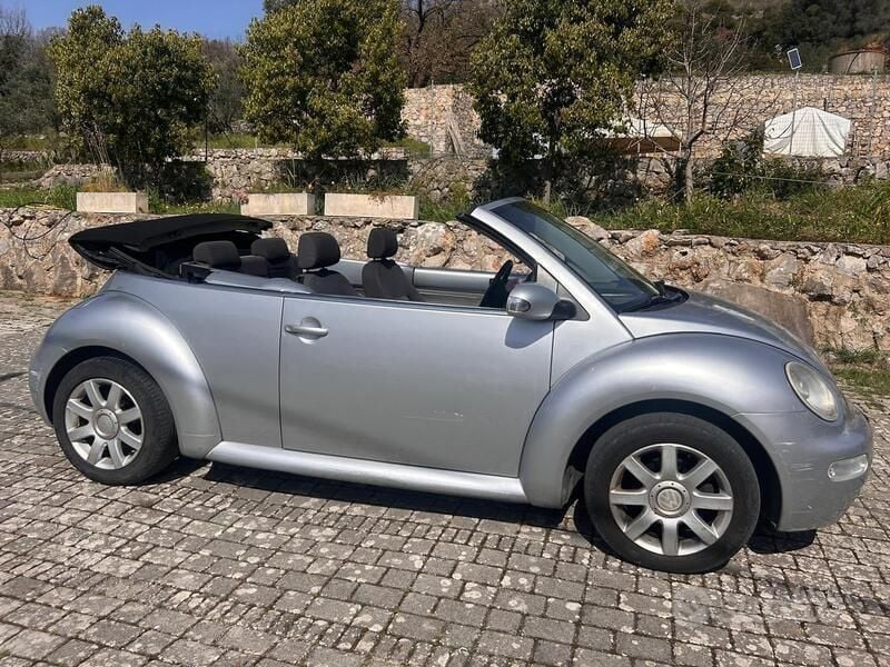 Usata VW New Beetle Cabriolet 101 CV (74 kW) 2006 Grigio Cabrio