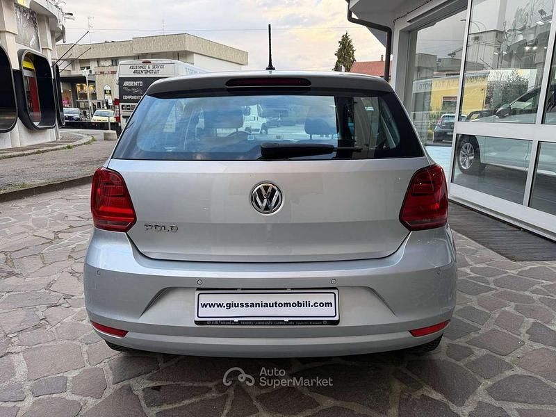 Usata VW Polo Trendline 60 CV (44 kW) 2017 Argento Berlina