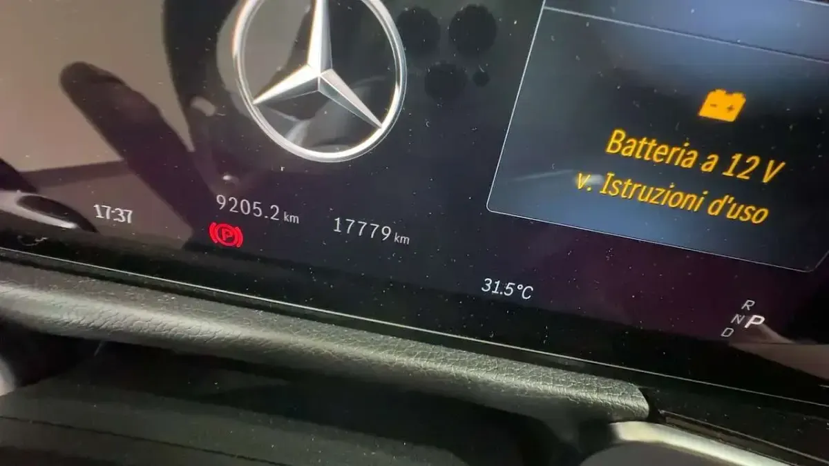 Usata Mercedes GLB180 AMG line 116 CV (85 kW) 2025 Nero SUV