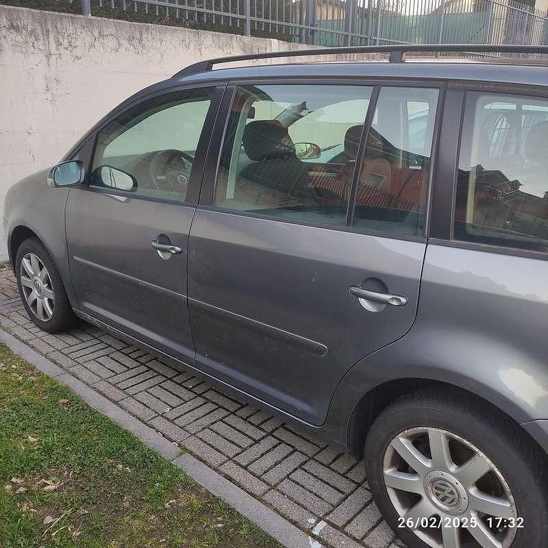 Grigio Usata 2005 VW Touran Highline Monovolume | 4000 € (Buon prezzo) - Immagine 1/2