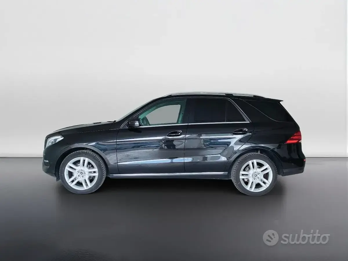 Usata Mercedes GLE250 204 CV (150 kW) 2018 Nero ossidiana metallizzato SUV