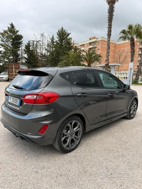 Usata Ford Fiesta ST-Line 100 CV (73 kW) 2020 Grigio Utilitaria