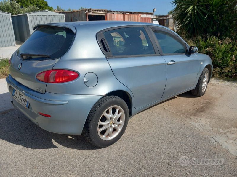 Usata 2004 Alfa Romeo 147 Due volumi | 999 € (Ottimo prezzo) - Immagine 1/3