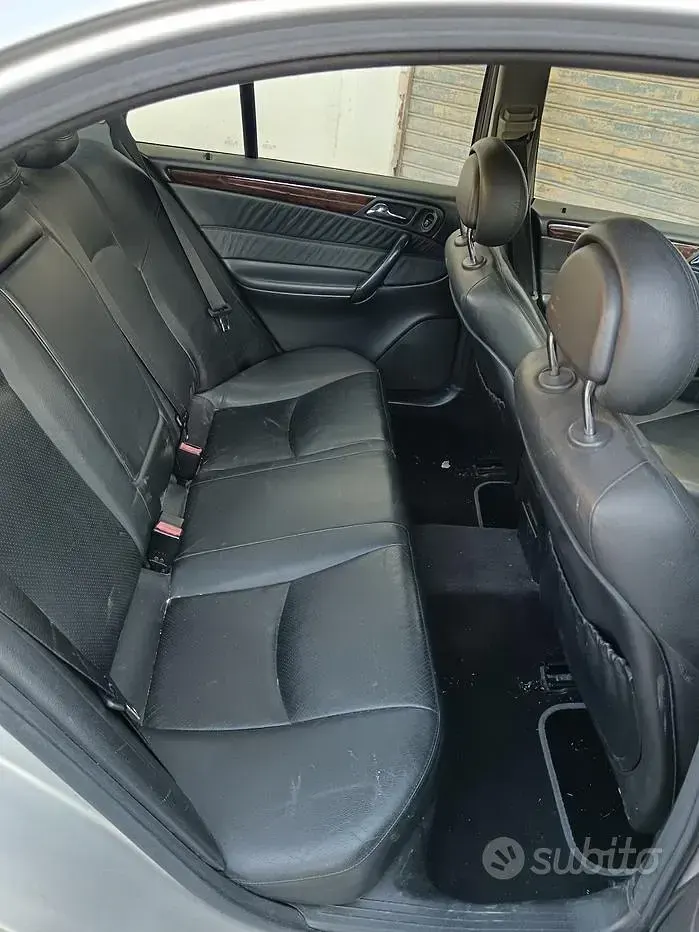 Usata Mercedes 220 143 CV (105 kW) 2003 Grigio Berlina