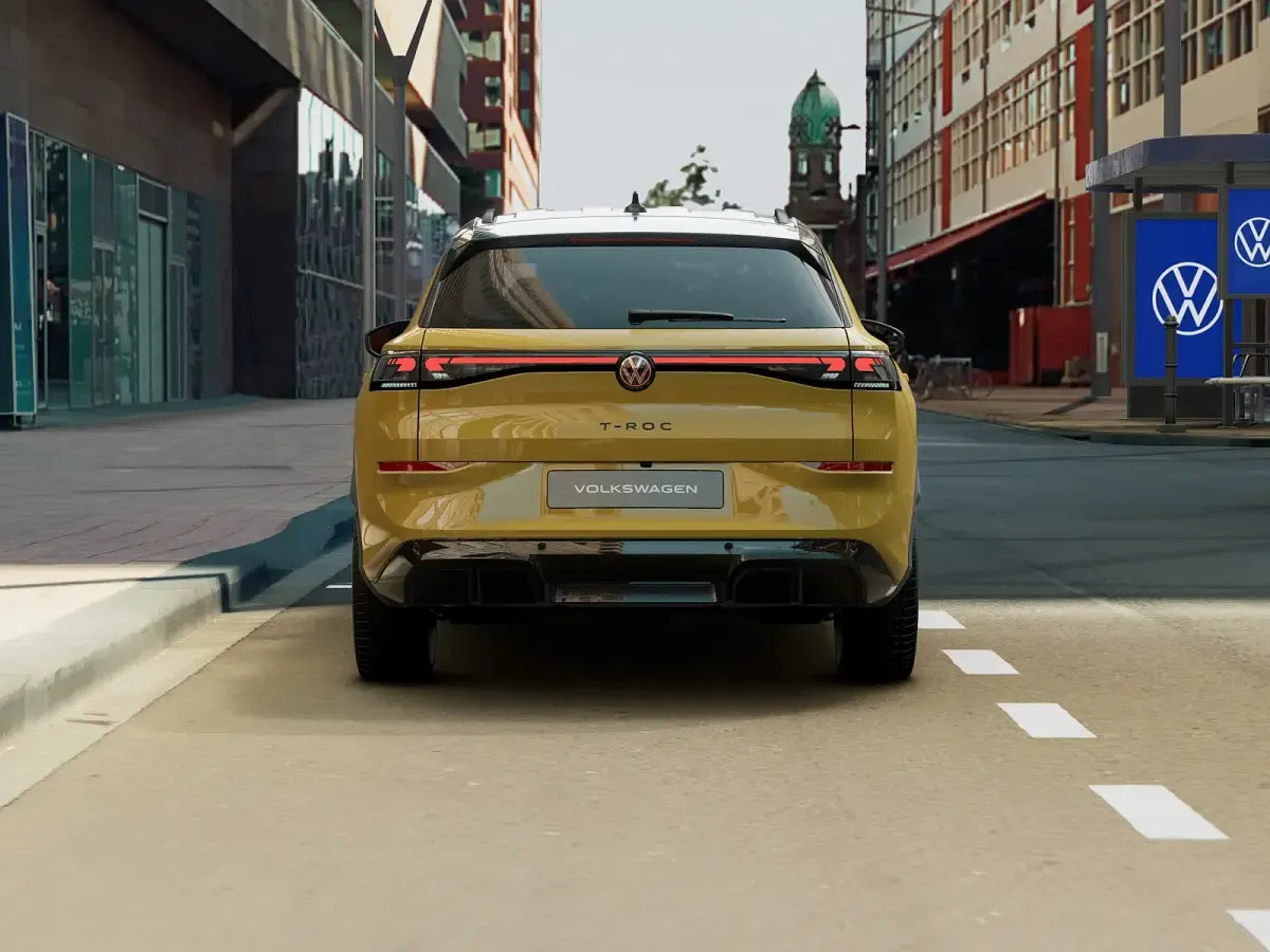 Nuova VW T-Roc R-line 150 CV (110 kW) 2026 Canary yellow nero SUV