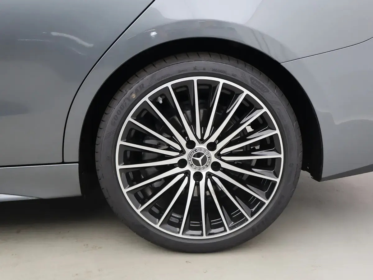 Nuova Mercedes 220 Advanced 200 CV (147 kW) 2026 Grigio Berlina