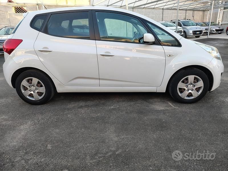 Usata Kia Venga EX 90 CV (66 kW) 2011 Bianco Utilitaria