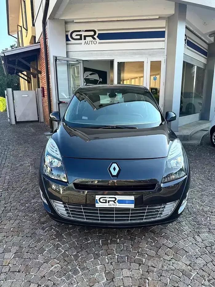 Usata Renault Scénic III Luxe 110 CV (80 kW) 2011 Grigio Monovolume