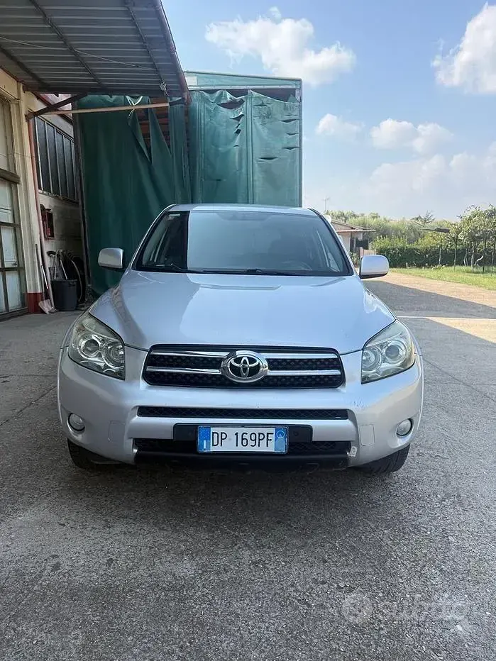 Usata Toyota RAV4 Luxury 177 CV (130 kW) 2008 Argento SUV