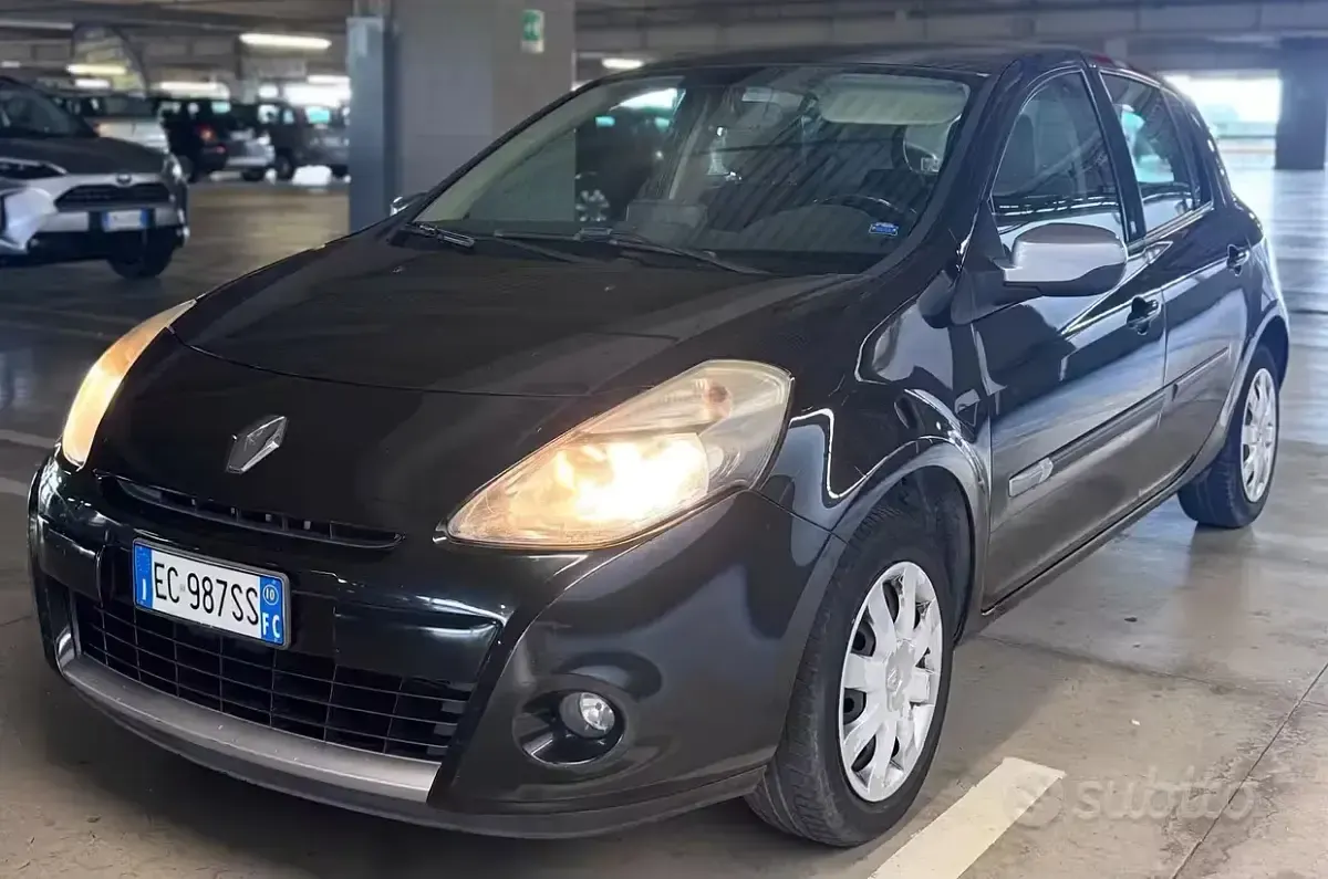 Usata Renault Clio II Dynamique 75 CV (55 kW) 2010 Berlina
