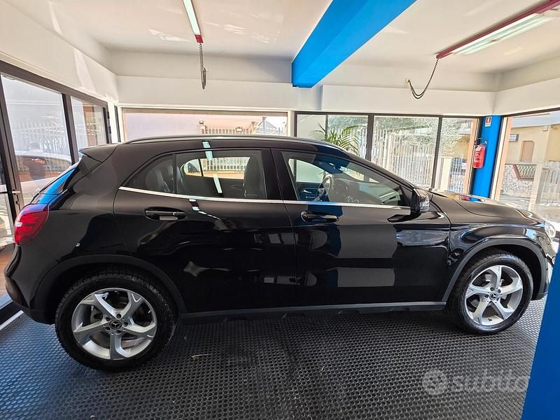 Usata Mercedes GLA200 136 CV (100 kW) 2018 Nero SUV