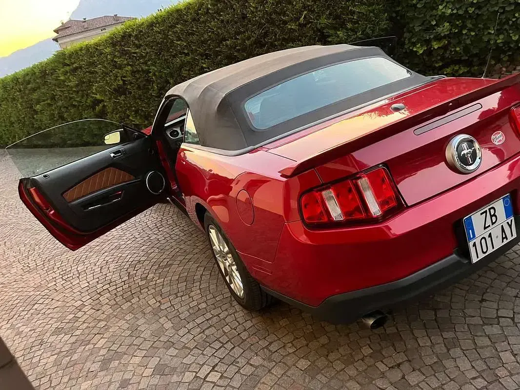 Usata Ford Mustang 317 CV (233 kW) 2012 Cabrio