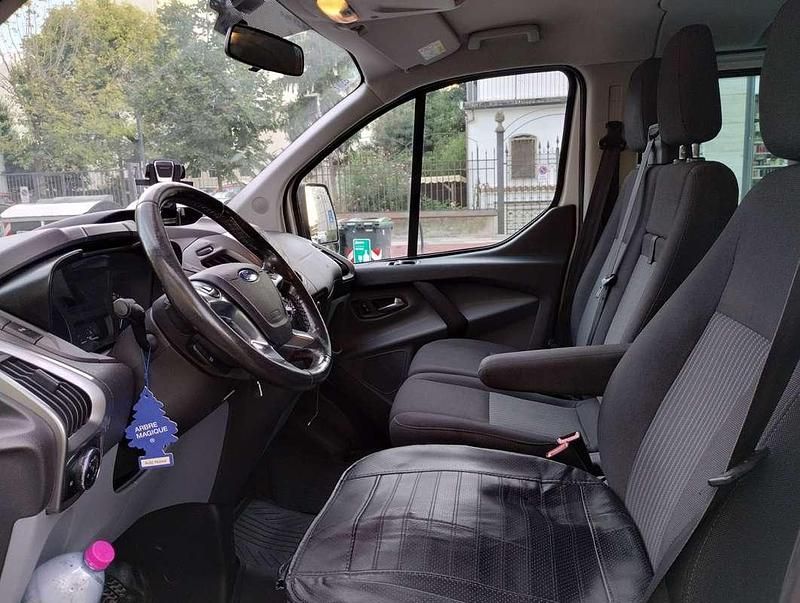 Usata Ford Tourneo 131 CV (96 kW) 2016 Bianco Monovolume