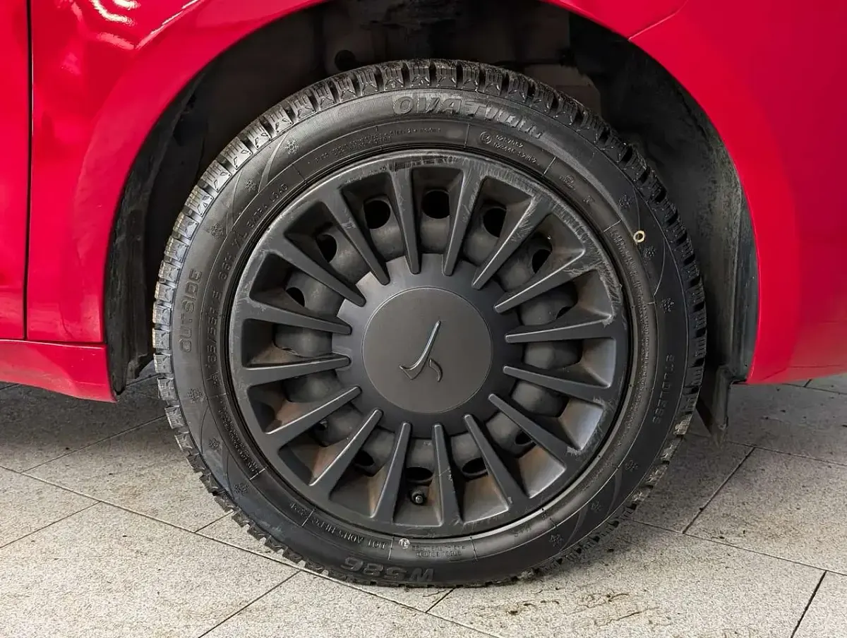 Usata Lancia Ypsilon Silver 70 CV (51 kW) 2022 Rosso Utilitaria