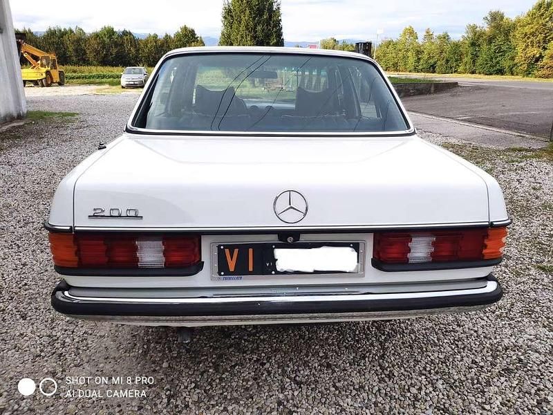 Usata Mercedes 200 94 CV (69 kW) 1978