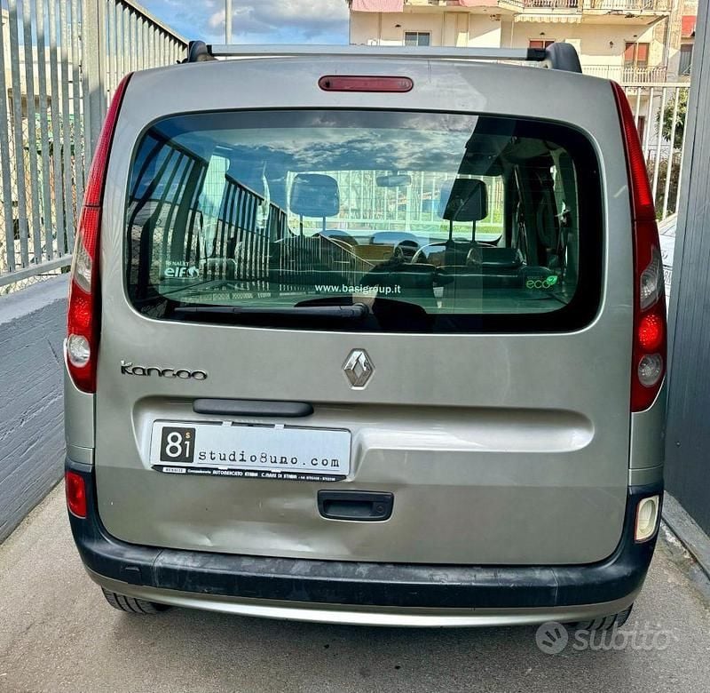 Usata Renault Kangoo 90 CV (66 kW) 2011 Grigio Monovolume