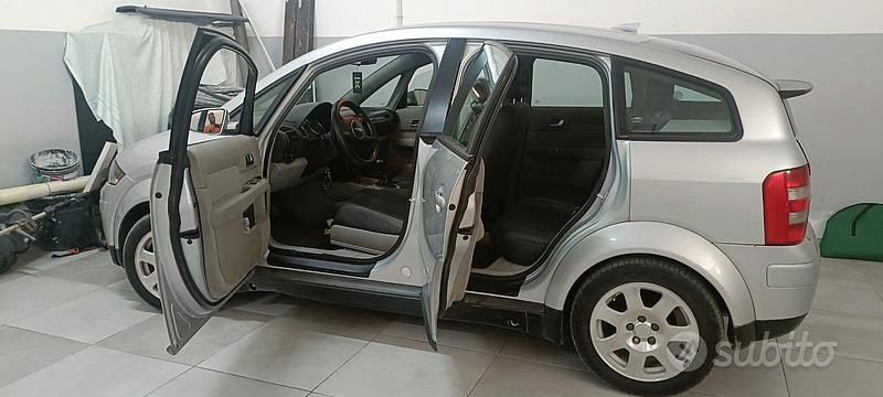 Usata Audi A2 75 CV (55 kW) 2002 Grigio Utilitaria