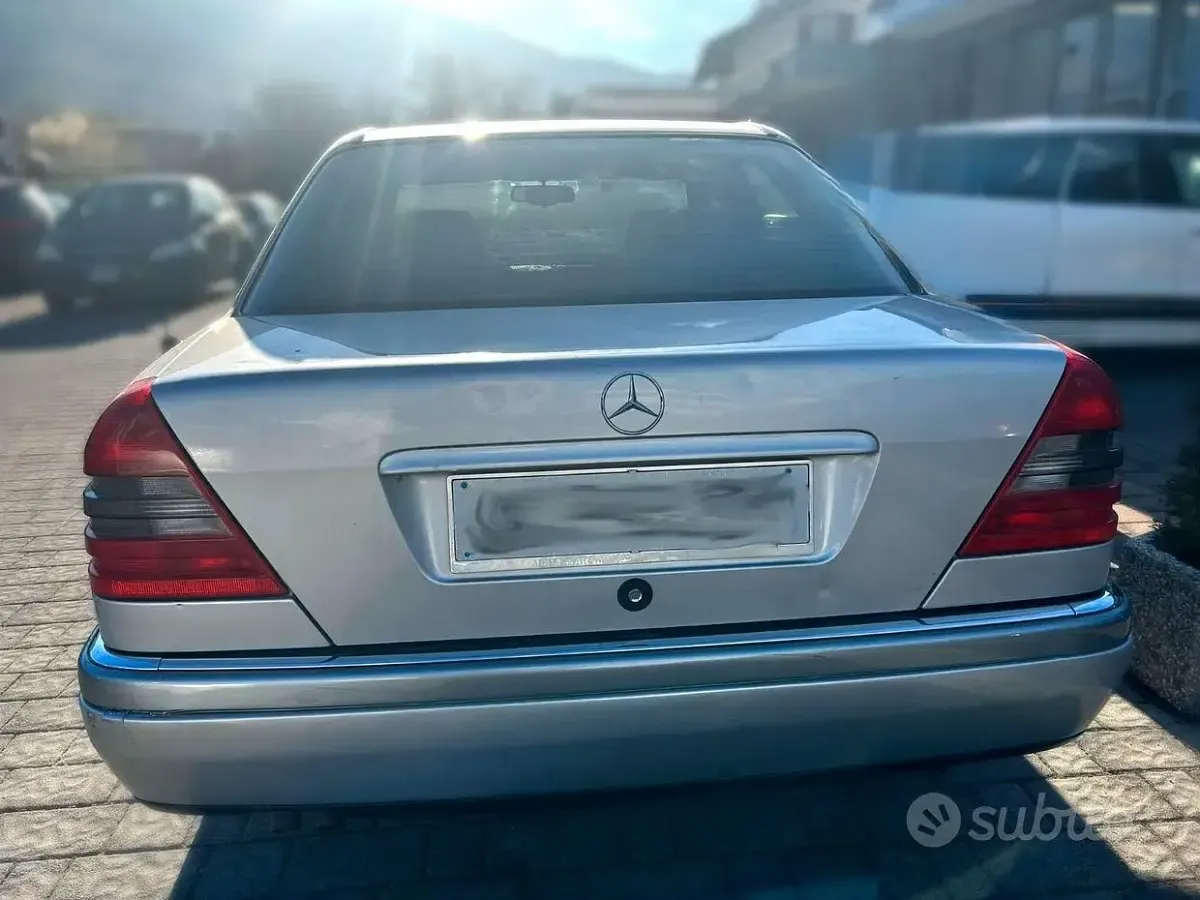 Usata Mercedes C200 Elegance 136 CV (100 kW) 1996 Grigio Berlina