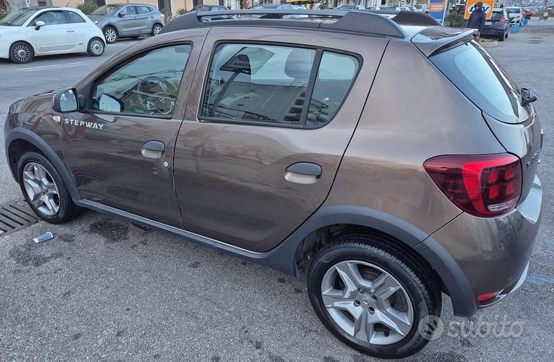 Usata Dacia Sandero Stepway 90 CV (66 kW) 2018 Marrone Berlina
