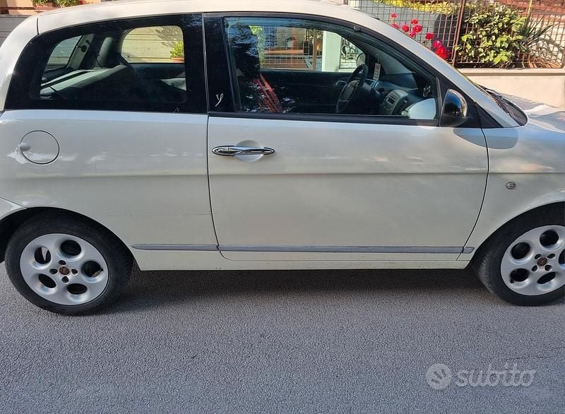 Usata Lancia Ypsilon 75 CV (55 kW) 2011 Bianco Utilitaria