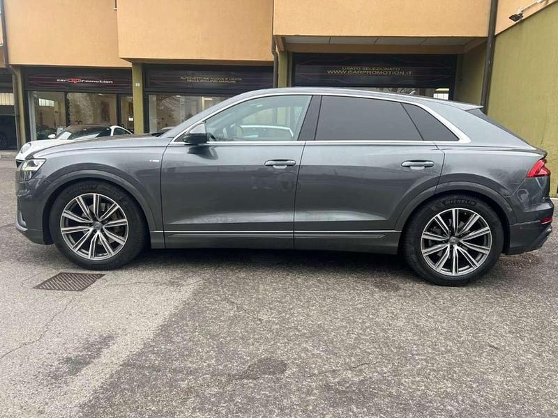 Usata Audi Q8 S-Line 286 CV (210 kW) 2019 Grigio scuro SUV