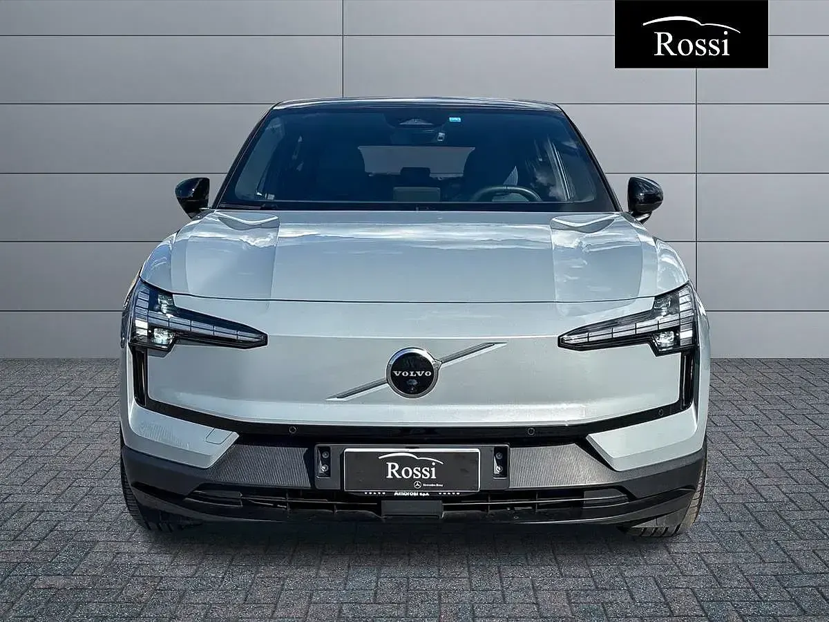 Usata Volvo EX30 Ultra 75 kW (102 CV) 2024 Grigio chiaro metallizzato SUV