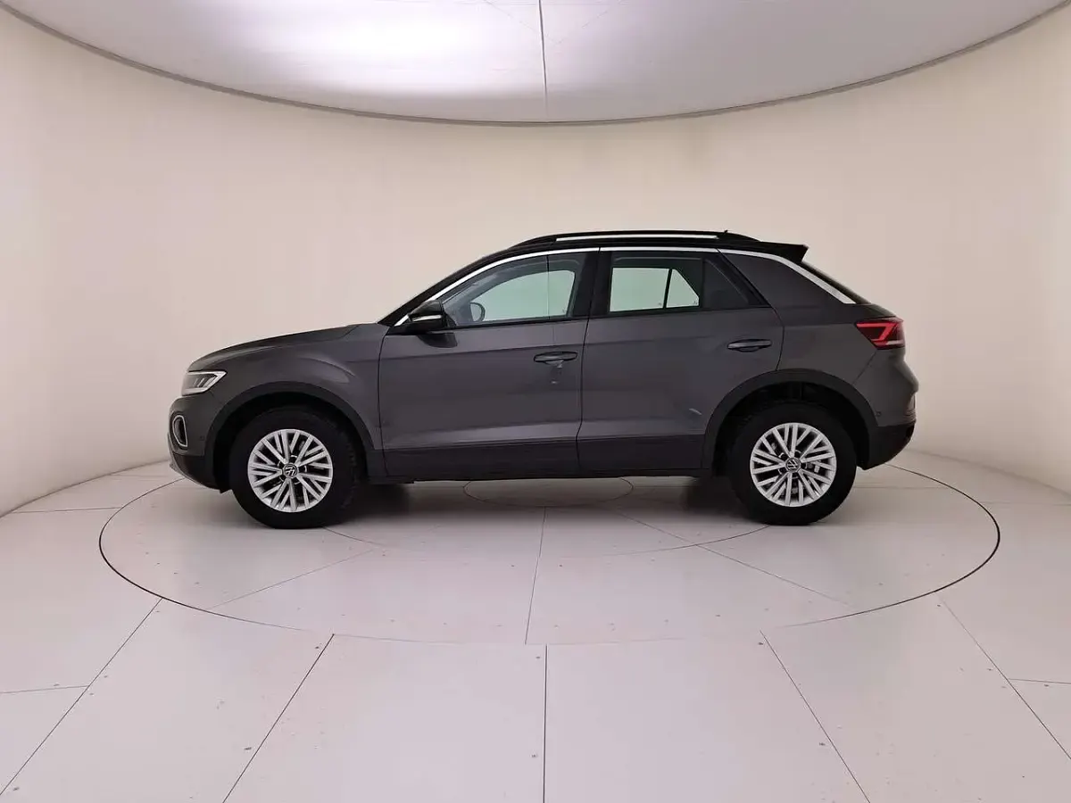 Usata VW T-Roc Life 150 CV (110 kW) 2025 Indium grey metallizzato nero SUV