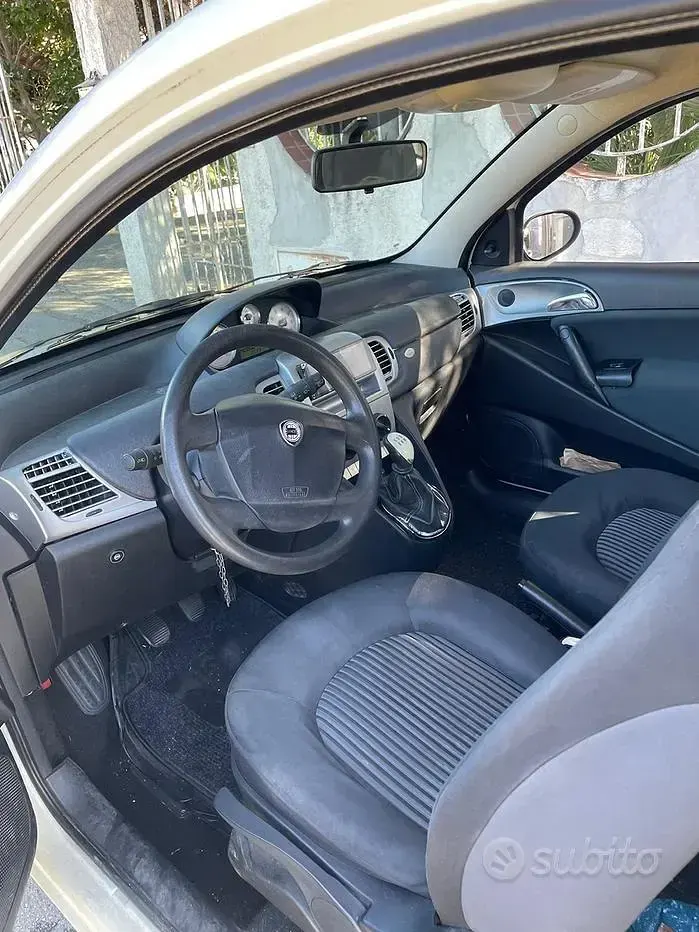 Usata Lancia Ypsilon 60 CV (44 kW) 2009 Bianco Utilitaria
