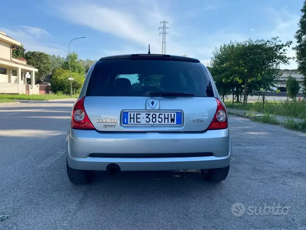 Usata Renault Clio II 179 CV (131 kW) 2004 Grigio Berlina
