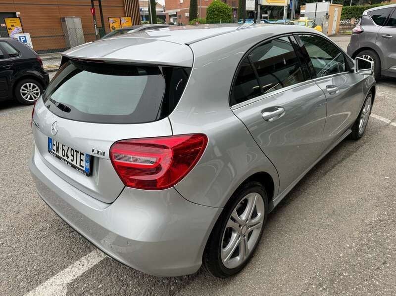Usata Mercedes A180 109 CV (80 kW) 2014 Argento Berlina