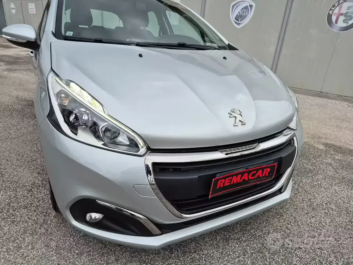 Usata Peugeot 208 Allure 75 CV (55 kW) 2018 Grigio Utilitaria