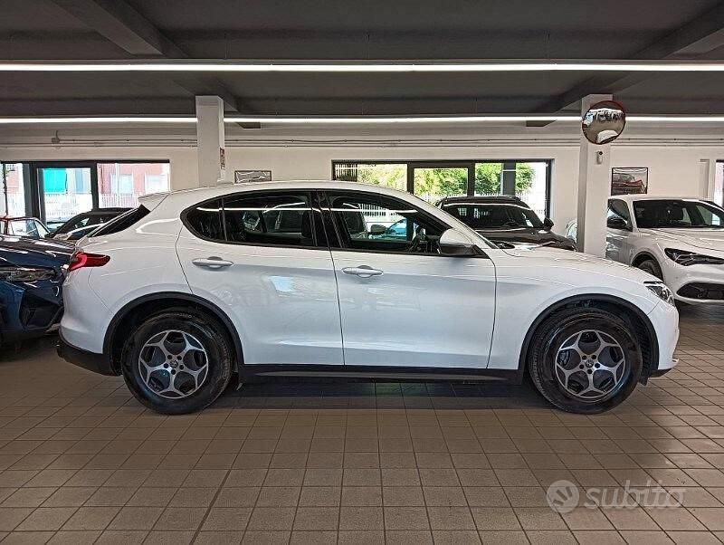 Usata Alfa Romeo Stelvio Business 190 CV (139 kW) 2022 Bianco SUV