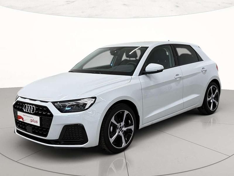 Usata Audi A1 Sportback Admired 95 CV (69 kW) 2025 2y bianco ghiacciaio metallizzato Utilitaria