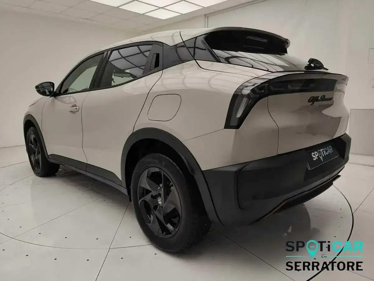 Usata Alfa Romeo Junior 145 CV (106 kW) 2025 Bianco SUV