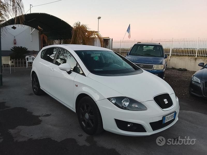 Usata Seat Leon 105 CV (77 kW) 2012 Bianco Utilitaria