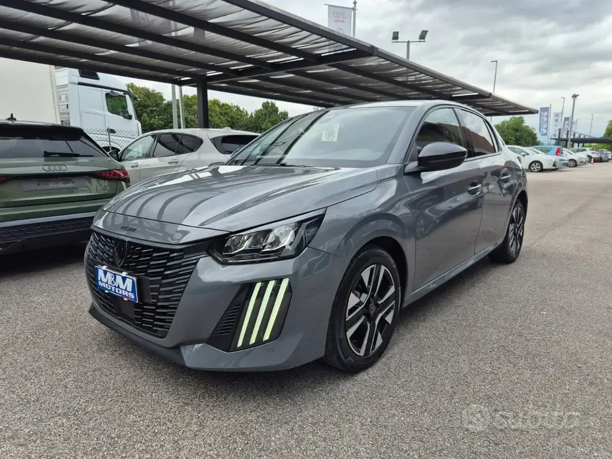 Usata Peugeot 208 Allure 101 CV (74 kW) 2025 Grigio Utilitaria