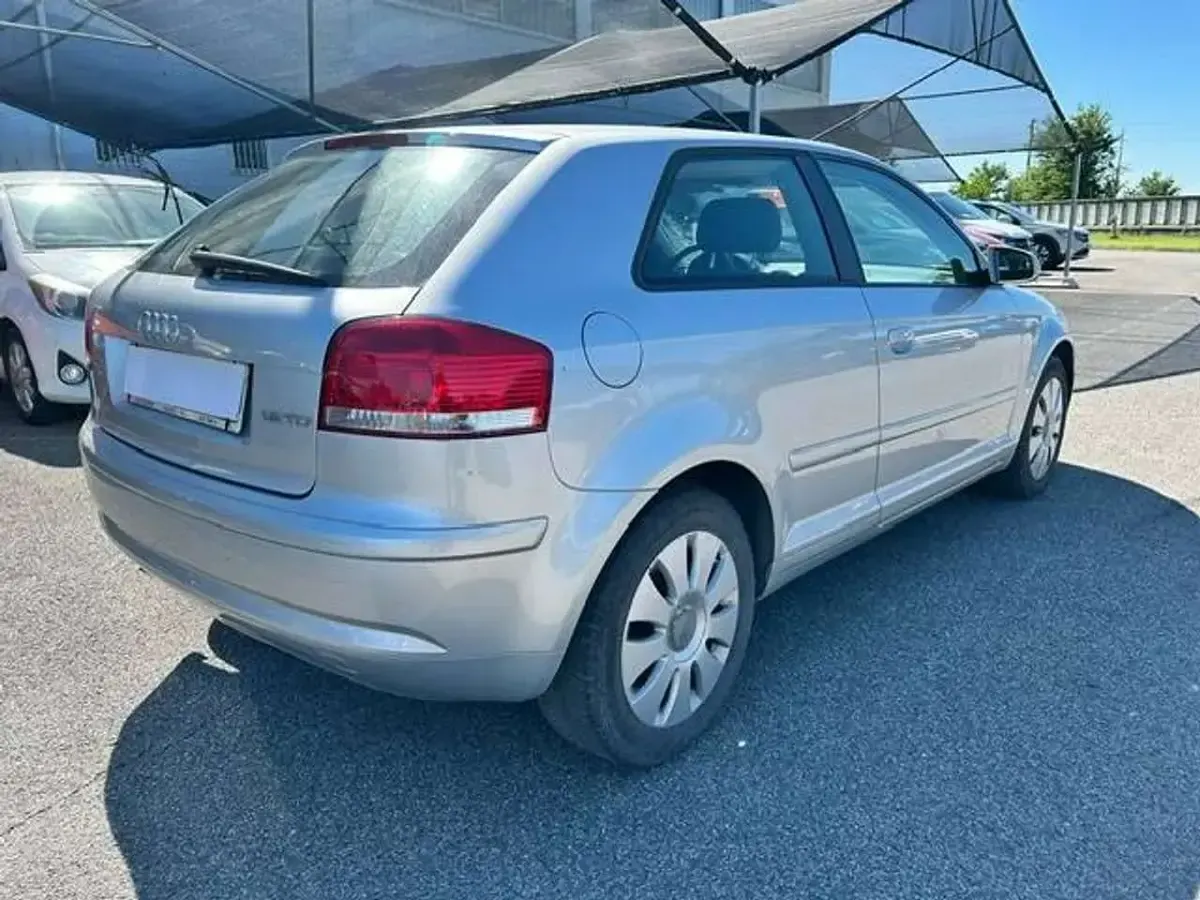 Usata Audi A3 Attraction 105 CV (77 kW) 2006 Argento Utilitaria