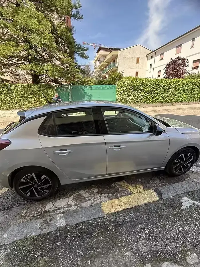 Usata Opel Corsa 101 CV (74 kW) 2025 Grigio Utilitaria