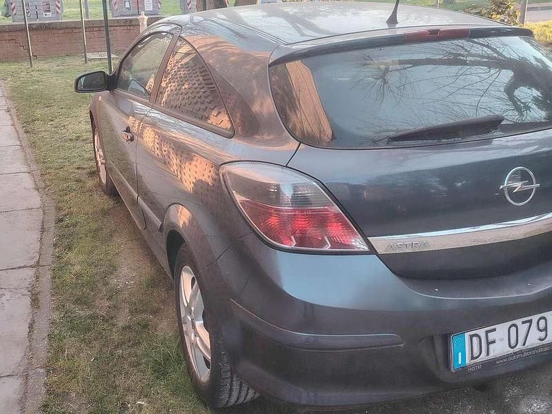Usata Opel Astra GTC Enjoy 90 CV (66 kW) 2007 Coupé