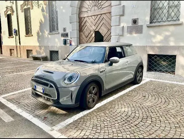 Usata Mini Cooper SE 75 kW (102 CV) 2022 Grigio Utilitaria