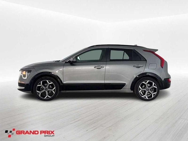 Käytetty Kia Niro 141 HP (103 kW) 2023 Hopea Katumaasturi