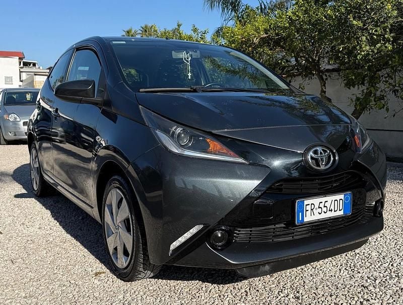 Usata Toyota Aygo X-play 69 CV (50 kW) 2018 Grigio Utilitaria