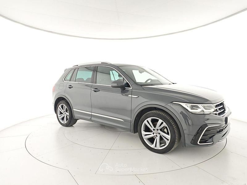 Usata VW Tiguan R-line 150 CV (110 kW) 2023 Grigio scuro SUV