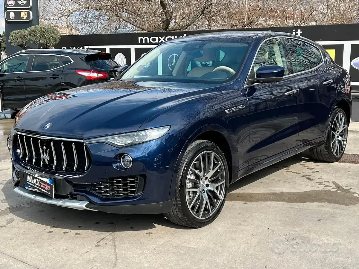 Usata Maserati Levante GranLusso 275 CV (202 kW) 2018 Blu/azzurro SUV